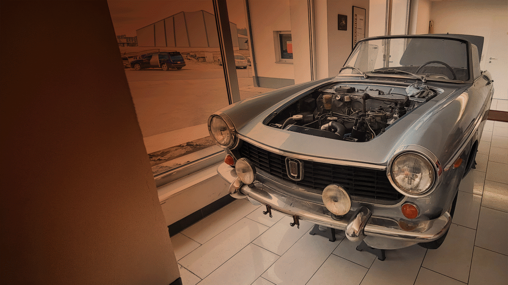 Cultimer Header Auto mit offener Motorhaube