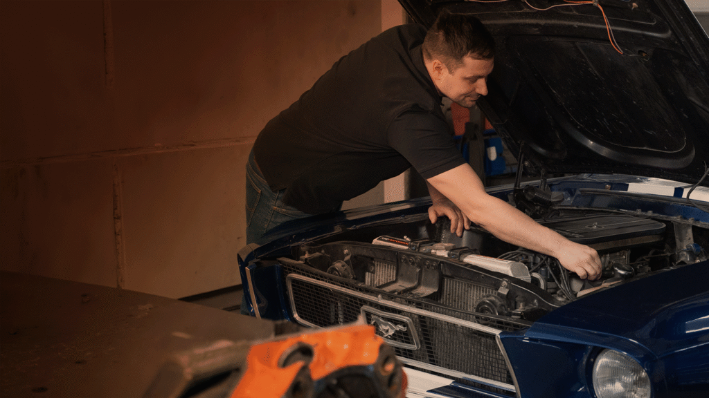 Stefan List baut Auto um